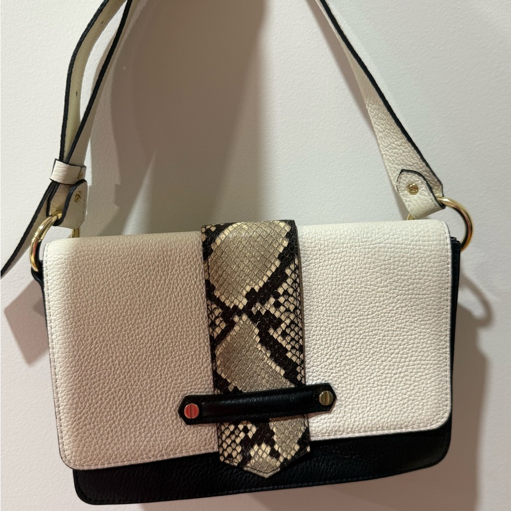 A.BELLUCCI WHITE AND BLACK SHOULDER BAG.GENUINE LEATHER ITALY.